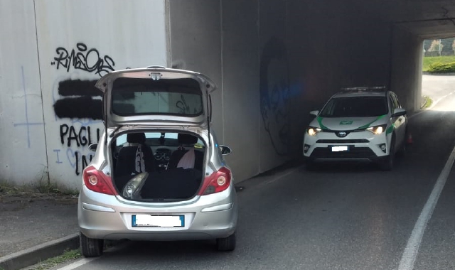 Si schianta all’imbocco del sottopasso: 25enne ferito