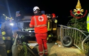 Si ribalta sul ponte, ferito 23enne