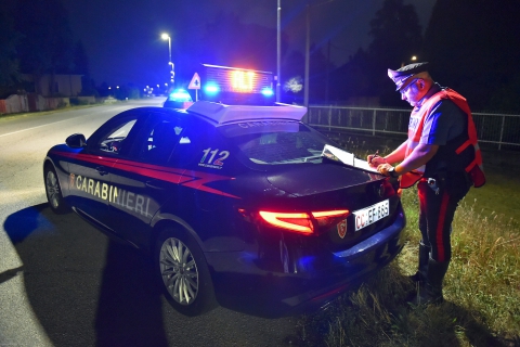 Notte di bottigliate: quattro feriti