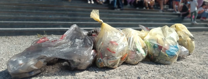 Angera, ottomila mozziconi raccolti dai bambini