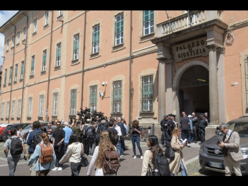 Impronta del palmo di Sempio su muro scale di casa Poggi