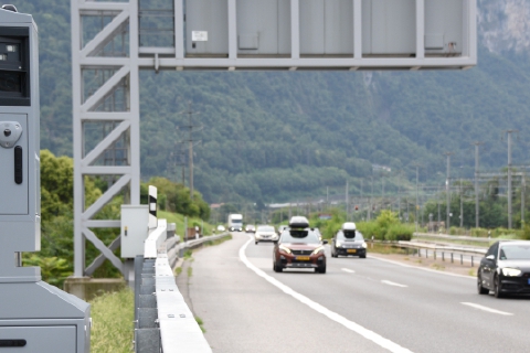 A 207 all’ora in autostrada. Patente ritirata