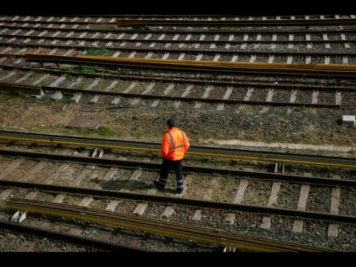 Sindacati, rinnovato contratto ferrovie, aumento 230 euro