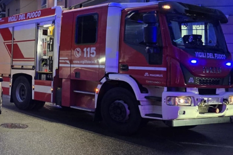Auto si ribaltano, soccorse cinque ragazze