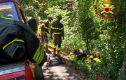 Cade nella scarpata, ciclista soccorso a Marchirolo