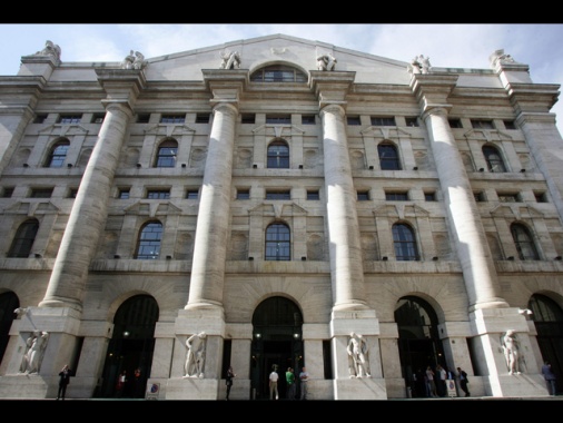 Borsa: Milano si conferma in rialzo (+1,25%), occhi su Iveco