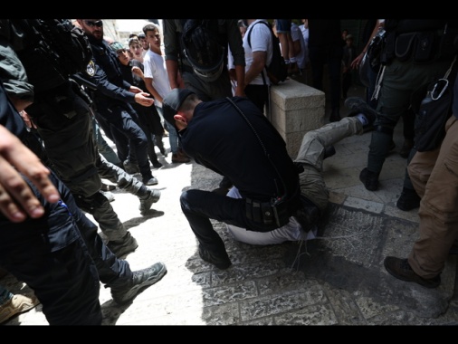 Giovani ebrei aggrediscono musulmani nella Città Vecchia