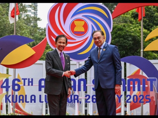 Il sultano del Brunei ricoverato per esaurimento a Kuala Lumpur