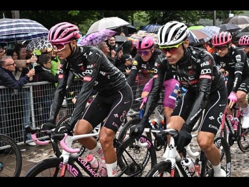Giro: 16/a tappa; Del Toro resta in maglia rosa