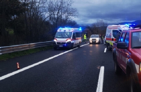Tragico frontale: muore una donna, varesino grave