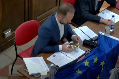 Una sveglia in Consiglio comunale: «Maggioranza, siete muti e silenti»