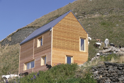 Il rifugio di Pian Vadà torna a vivere dopo i vandalismi