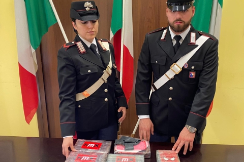 In auto con otto chili di cocaina. Arrestato
