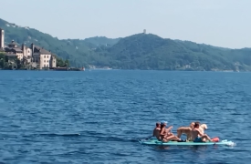 A quattro zampe in canoa. Sul lago d’Orta