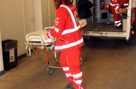 La lite degenera, 24enne in ospedale