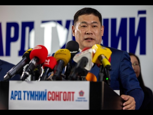 Parlamento Mongolia approva sfiducia, si dimette premier