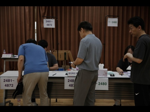 In corso le presidenziali in Corea del Sud, affluenza al 18,3%