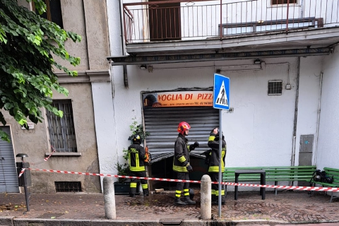 A fuoco la pizzeria chiusa: paura ma nessun ferito