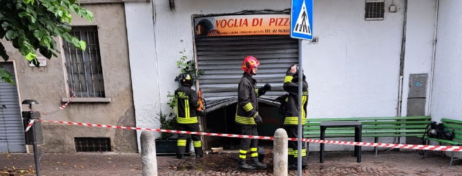 A fuoco la pizzeria chiusa: paura ma nessun ferito