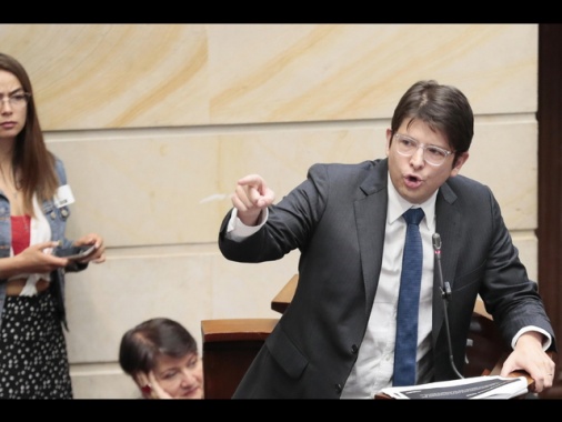 Spari su candidato alla presidenza in Colombia, ferito