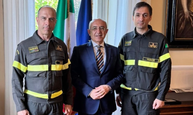 Il passaggio di consegne, alla presenza del prefetto di Varese, Salvatore Pasquariello, tra Mario Abate e Ciro Bolognese