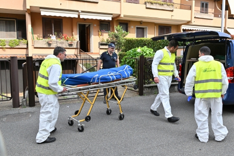 Sette coltellate. Poi si è seduta sul divano