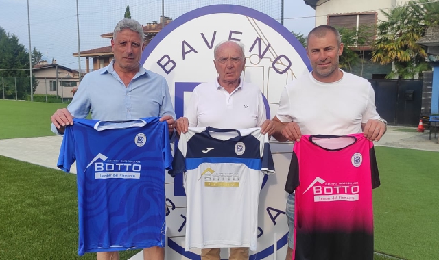 Da sinistra: l’allenatore Sergio Galeazzi, Alberto Brovelli e il direttore sportivo Filippo Biscuola