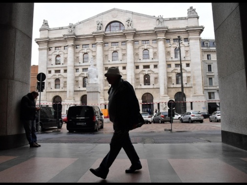 Borsa: Milano apre in calo sotto i 40 mila punti (-0,69%)