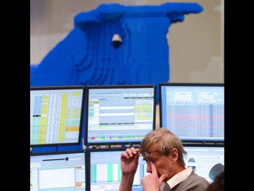 Borsa: l'Europa pesante con Trump, l'euro tocca quota 1,16