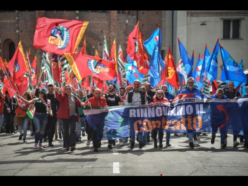 Stop metalmeccanici venerdì 20, contratto per dignità lavoro