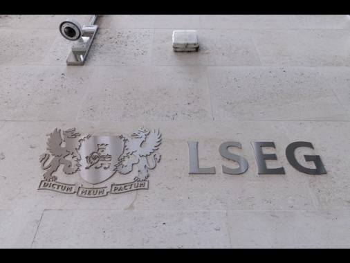 Borsa: Europa debole in chiusura, Parigi -1,04%, Londra -0,39%