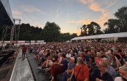 Folla per Bennato all'oratorio di Fagnano