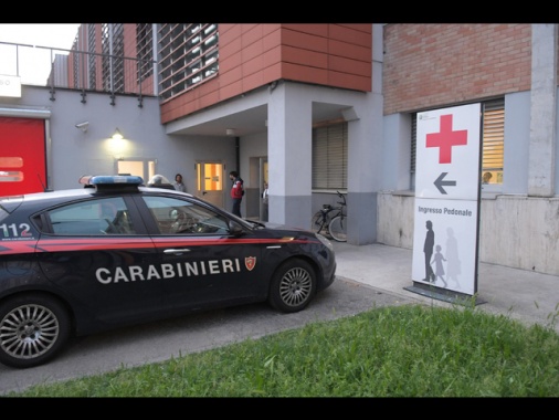 Uccide la moglie ricoverata in ospedale e si ammazza