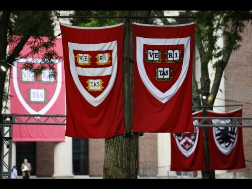 Vittoria per Harvard, prorogato il divieto al blocco visti
