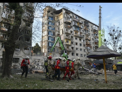 Usa condannano raid russi su Kiev, tra morti un americano