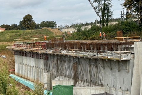 Precipita nel cantiere della nuova ferrovia: grave operaio