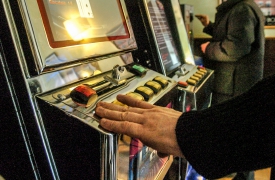 Gioco d’azzardo, stop per cinque giorni a un’attività