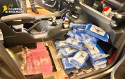 In dogana con cocaina e pistole: arrestati
