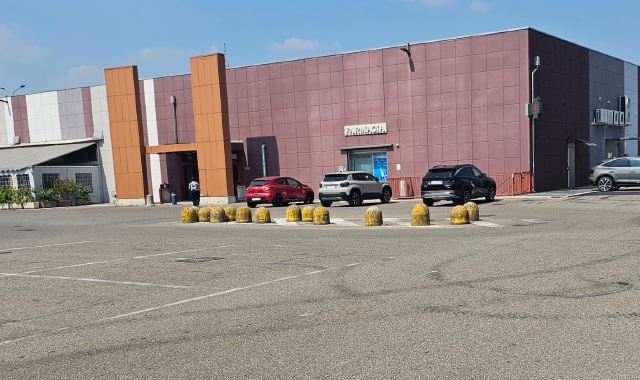 Il parcheggio che “ospita” i raduni notturni: pronta un’ordinanza per vietare la sosta dalle 21 alle 5