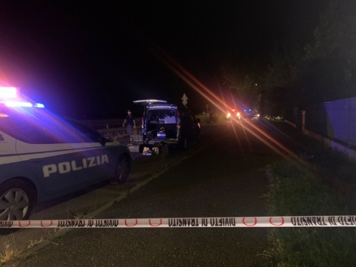 Giovane morto in canale a Modena, nessuna pista esclusa