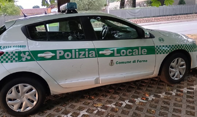 Gli agenti della polizia locale hanno rimosso il mezzo
