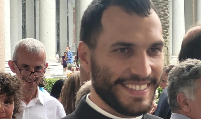 Tommaso Benzoni è stato ordinato sacerdote dal vicario generale per la diocesi di Roma, il cardinale Baldo Reina (Foto ab)