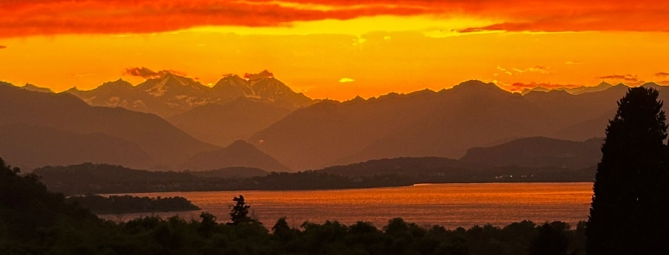 Il maltempo sfiora il Varesotto e lascia lo spettacolo al tramonto
