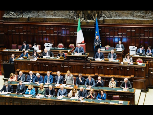 Risoluzione maggioranza, soluzione negoziale per Iran e Gaza