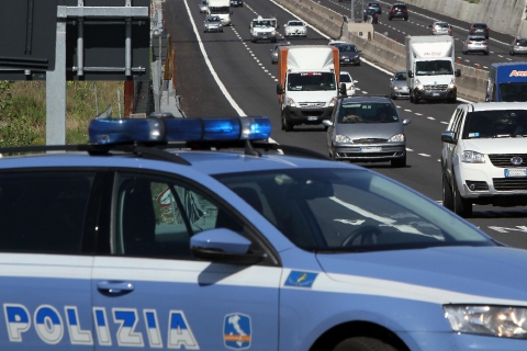 Fuga e schianto in Autolaghi, lei è incinta