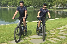 «Più vicini ai cittadini». Pattuglie in bici lungo il lago di Varese
