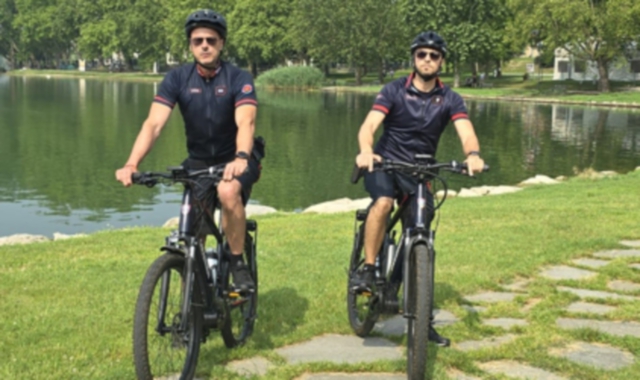 «Più vicini ai cittadini». Pattuglie in bici lungo il lago di Varese