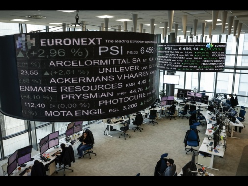 Borsa: Europa incerta dopo tregua e Powell, a Milano +0,2%