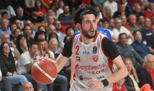 Davide Alviti resta in biancorosso