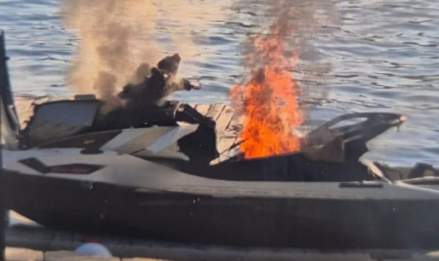 Moto d’acqua in fiamme: «Mia mamma sbalzata di due metri»
